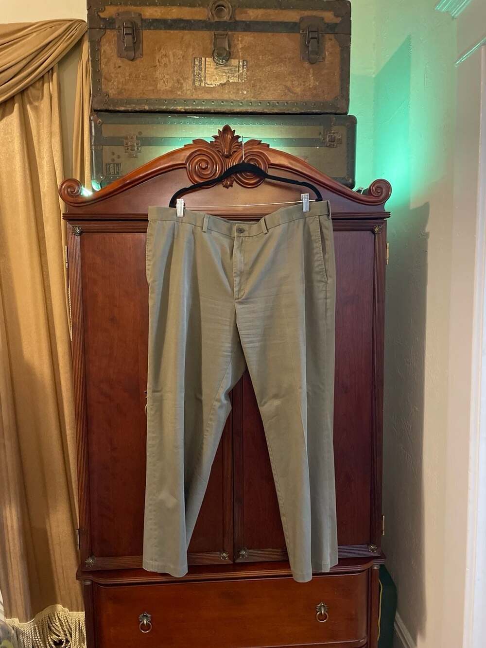 Haggar Classic Fit Premium No Iron Khaki Pants 44x30